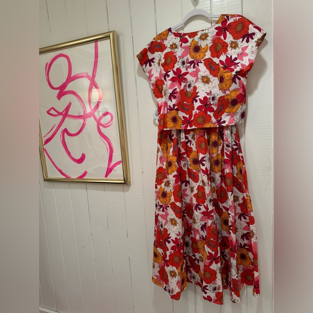 SLV FLORAL SKIRT AND TOP. LADIES SIZE MEDIUM. - Picture 2 of 5
